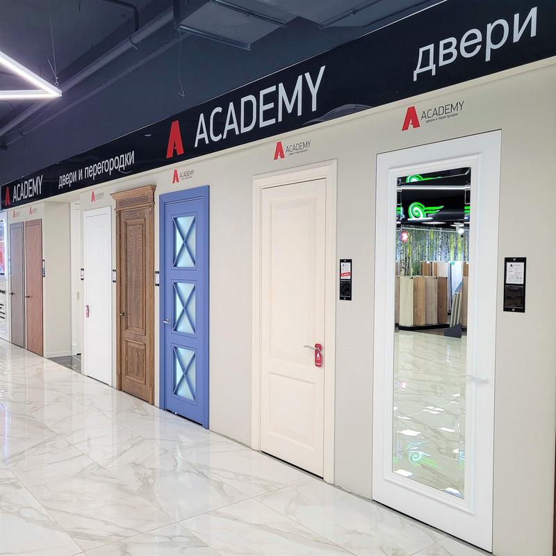 Двери салона ACADEMY в МЦ FAMILY ROOM на Киевском шоссе